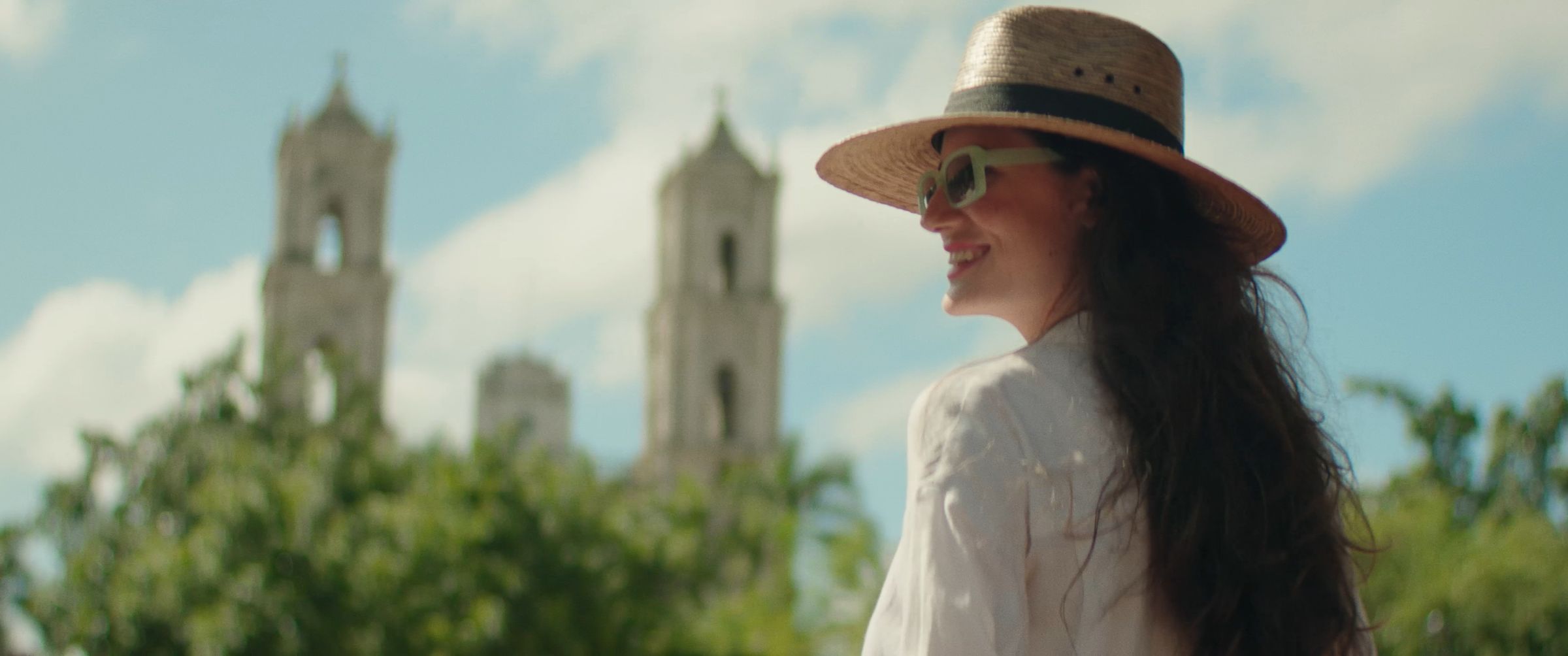 Protagonista frente a la catedral de Valladolid